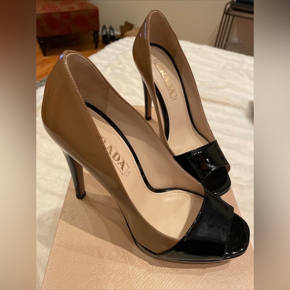 Prada black and tan patent leather open toe pumps size 36 6 US - Picture 1 of 7